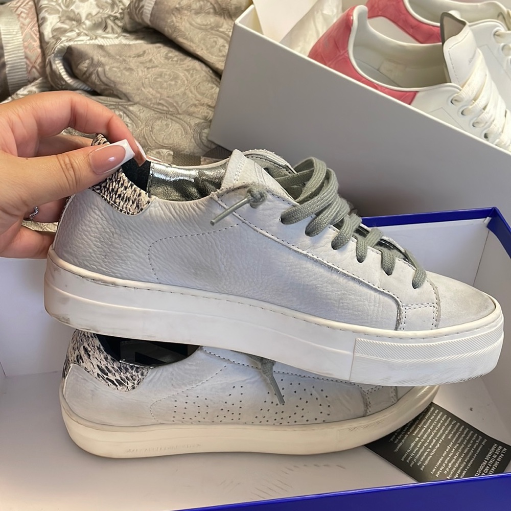 P448 WOMEN'S THEA WHITE/TWISTER PYTHON SNEAKER